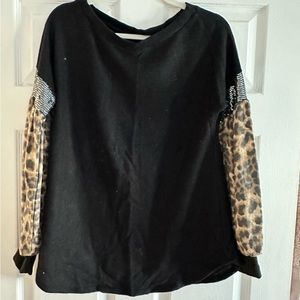 Black long sleeve sweater / long sleeve.